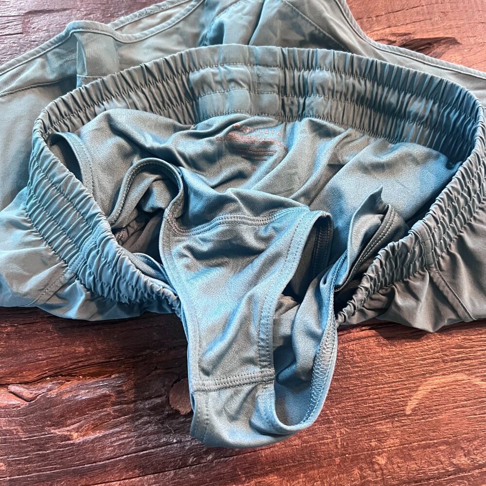 Athleta~Women~Mesh Racer Shorts~Aqua~Medium - Picture 7 of 7